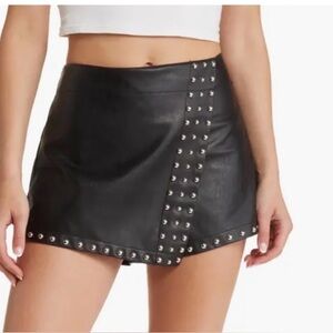 Free people Emmy Studded Faux Leather Miniskort NWT Size 6 skort